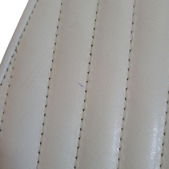 SOLD Valentino Garavani Cream Leather Crossbody Bag Clutch Bag - Picture 14 of 16